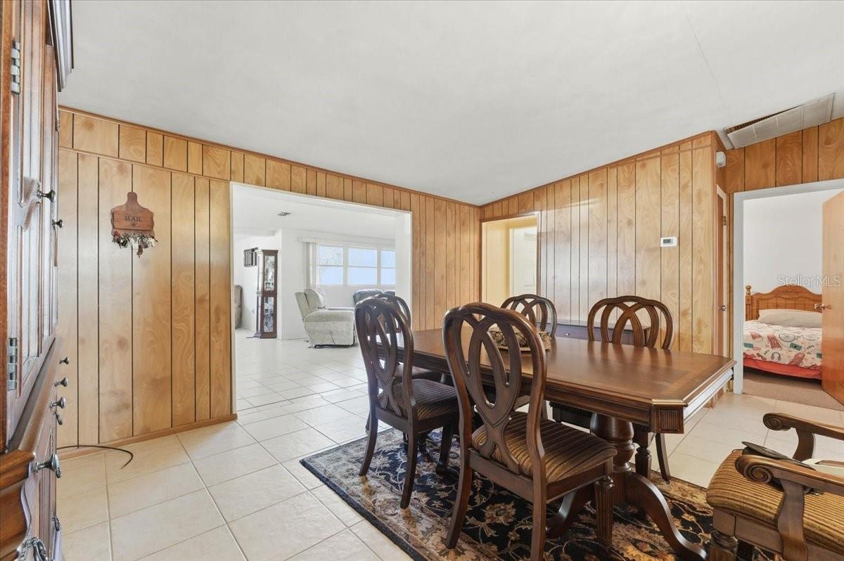 111 Sunset Dr E Property Photo 25