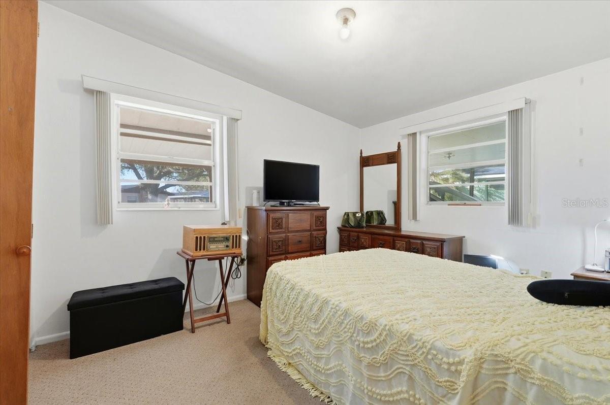 111 Sunset Dr E Property Photo 32