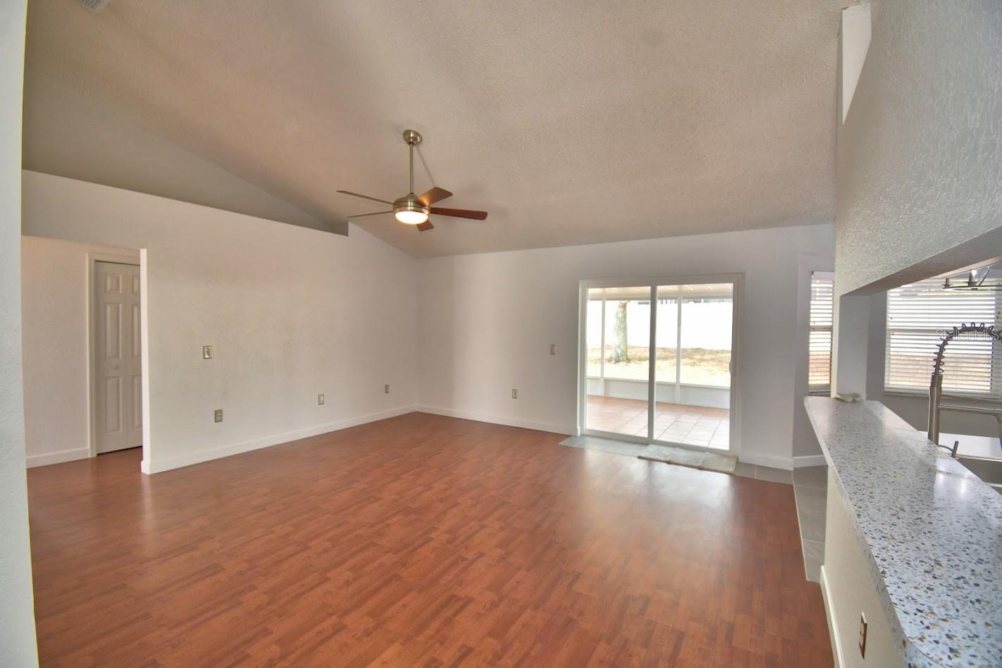 511 Heather Glen Dr Property Photo 6