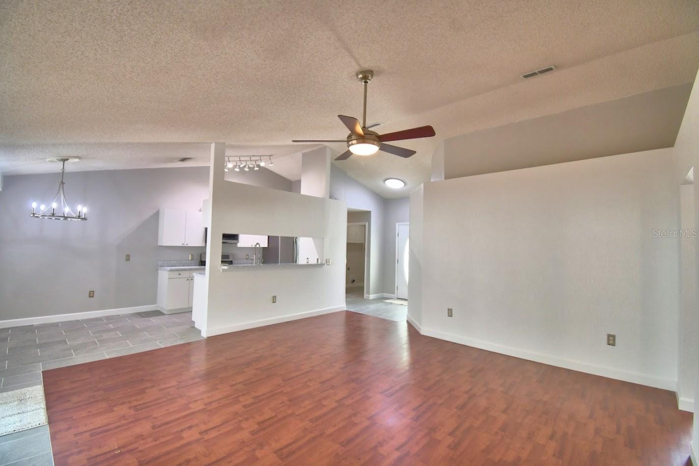 511 Heather Glen Dr Property Photo 7