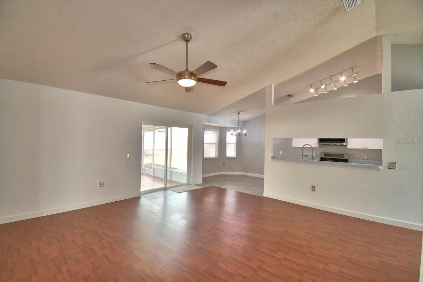 511 Heather Glen Dr Property Photo 8