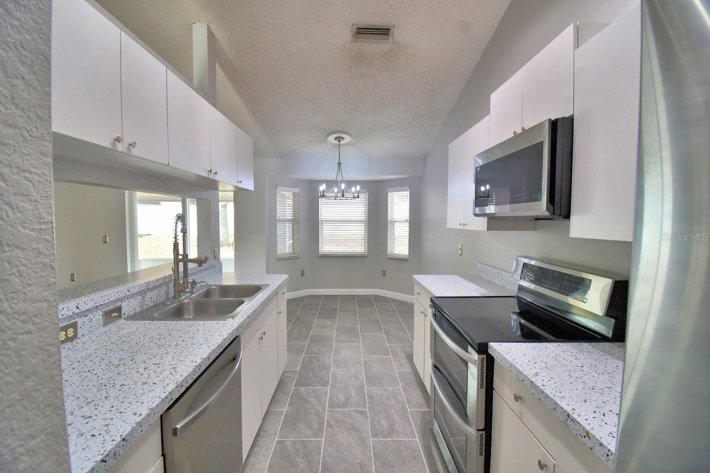 511 Heather Glen Dr Property Photo 10