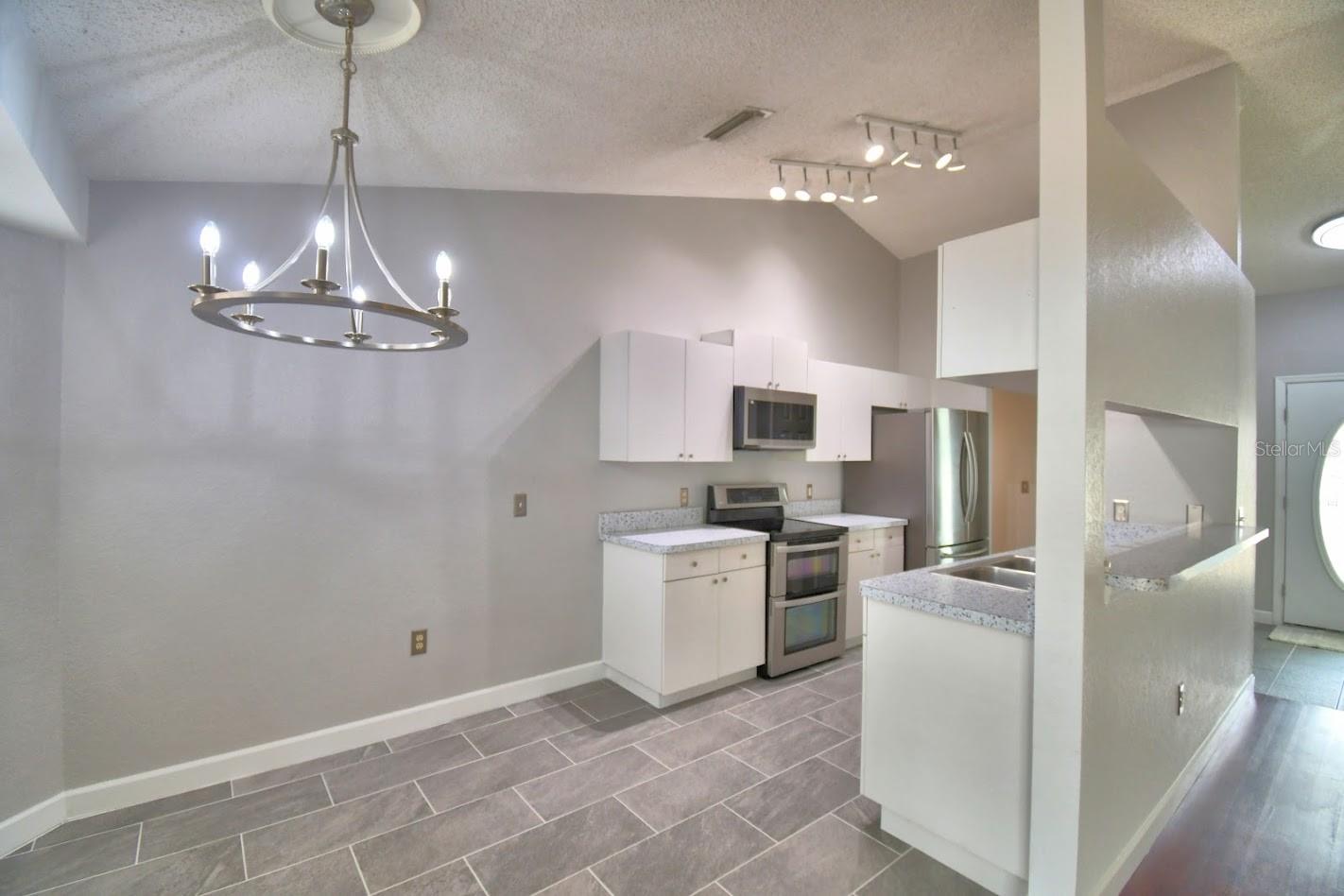 511 Heather Glen Dr Property Photo 13