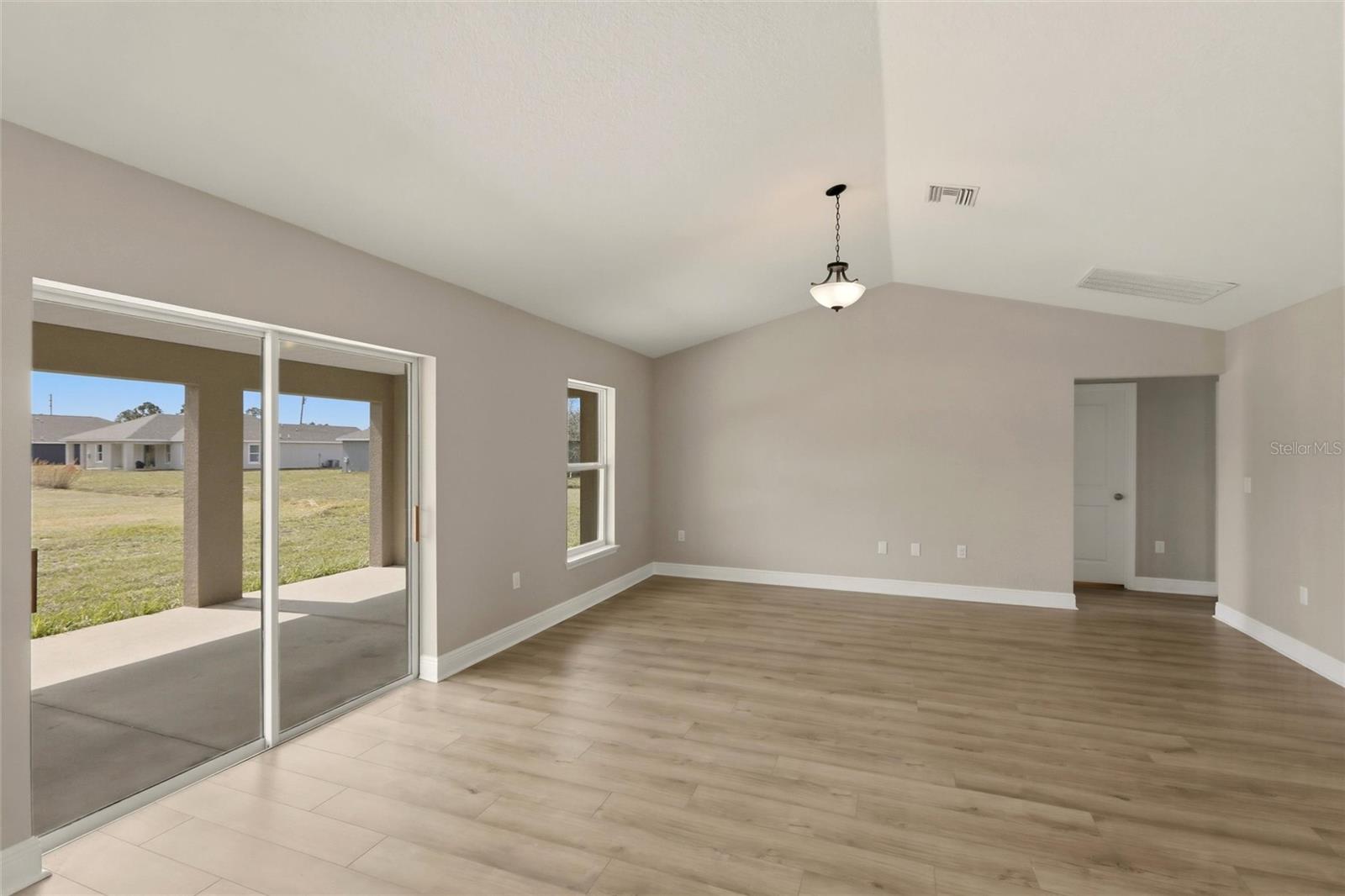 6809 Dickinson Dr Property Photo 5