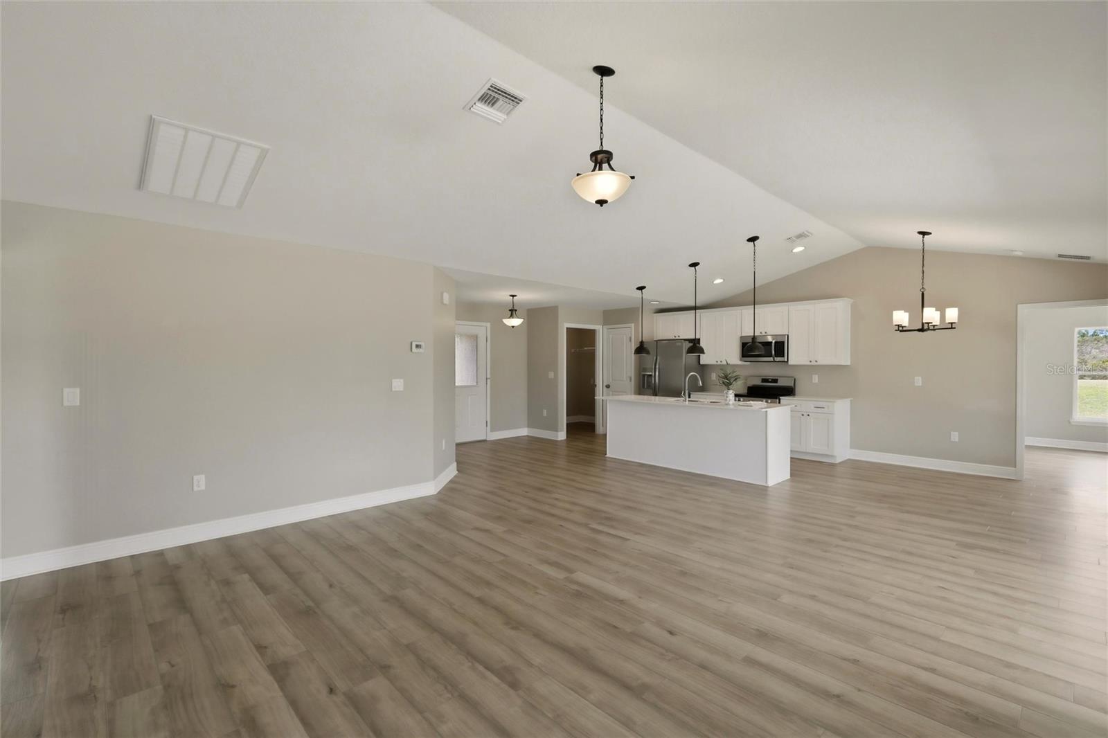6809 Dickinson Dr Property Photo 6