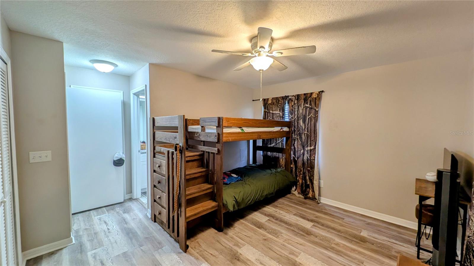 624 N Lanier Ave Property Photo 44