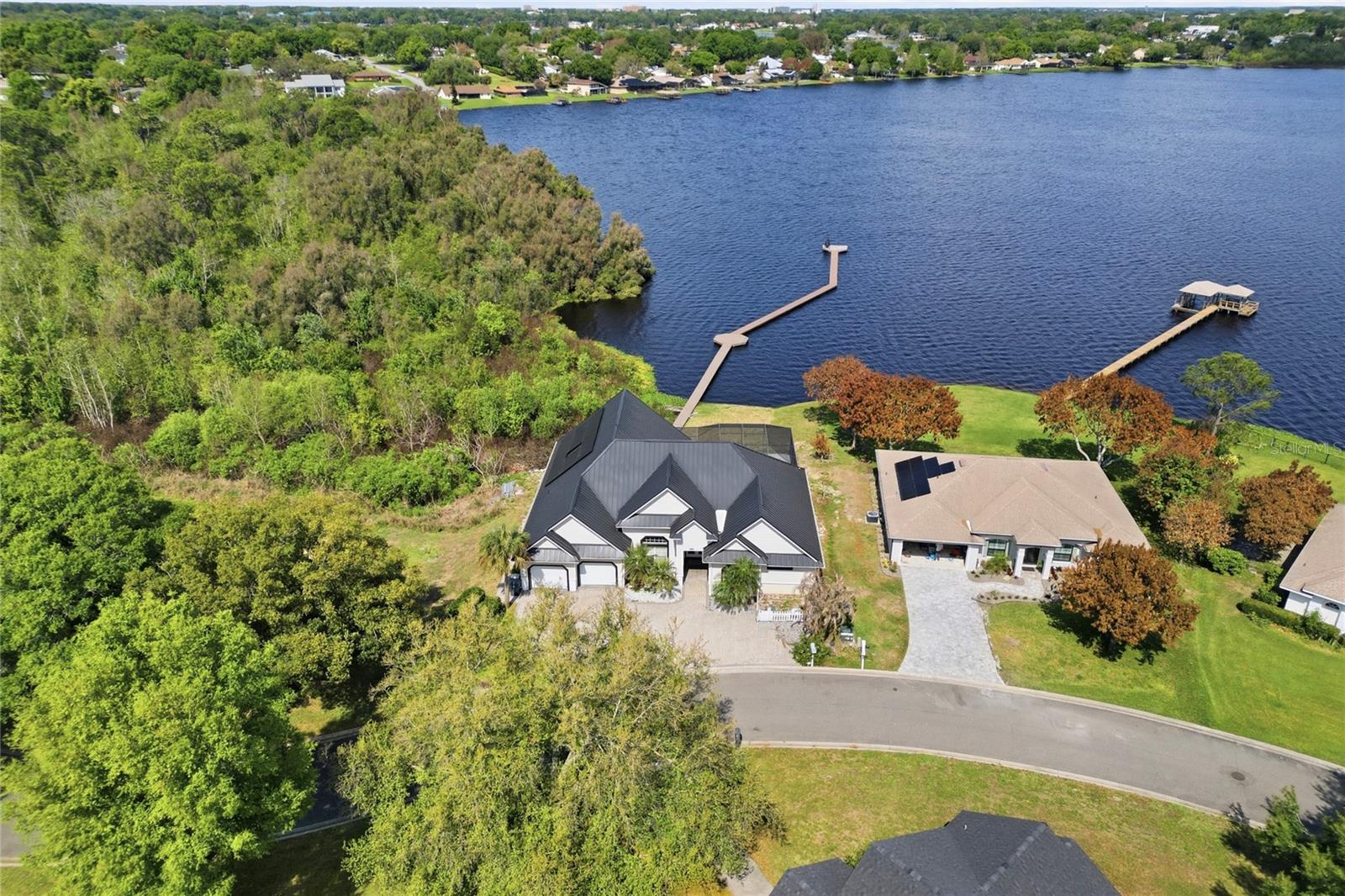 1028 S LAKE MARIAM DR
