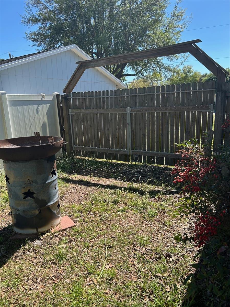 708 N Chapel St Property Photo 25