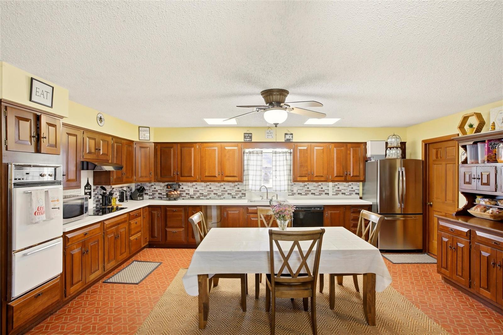3903 Edison Ave Property Photo 11