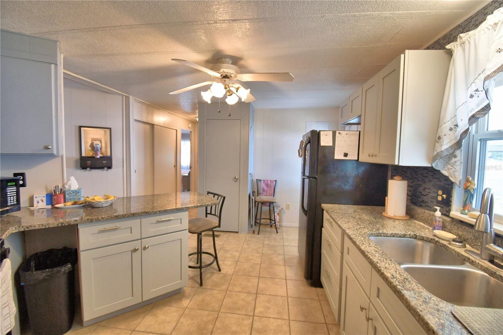4918 Rosewood St Property Photo 6