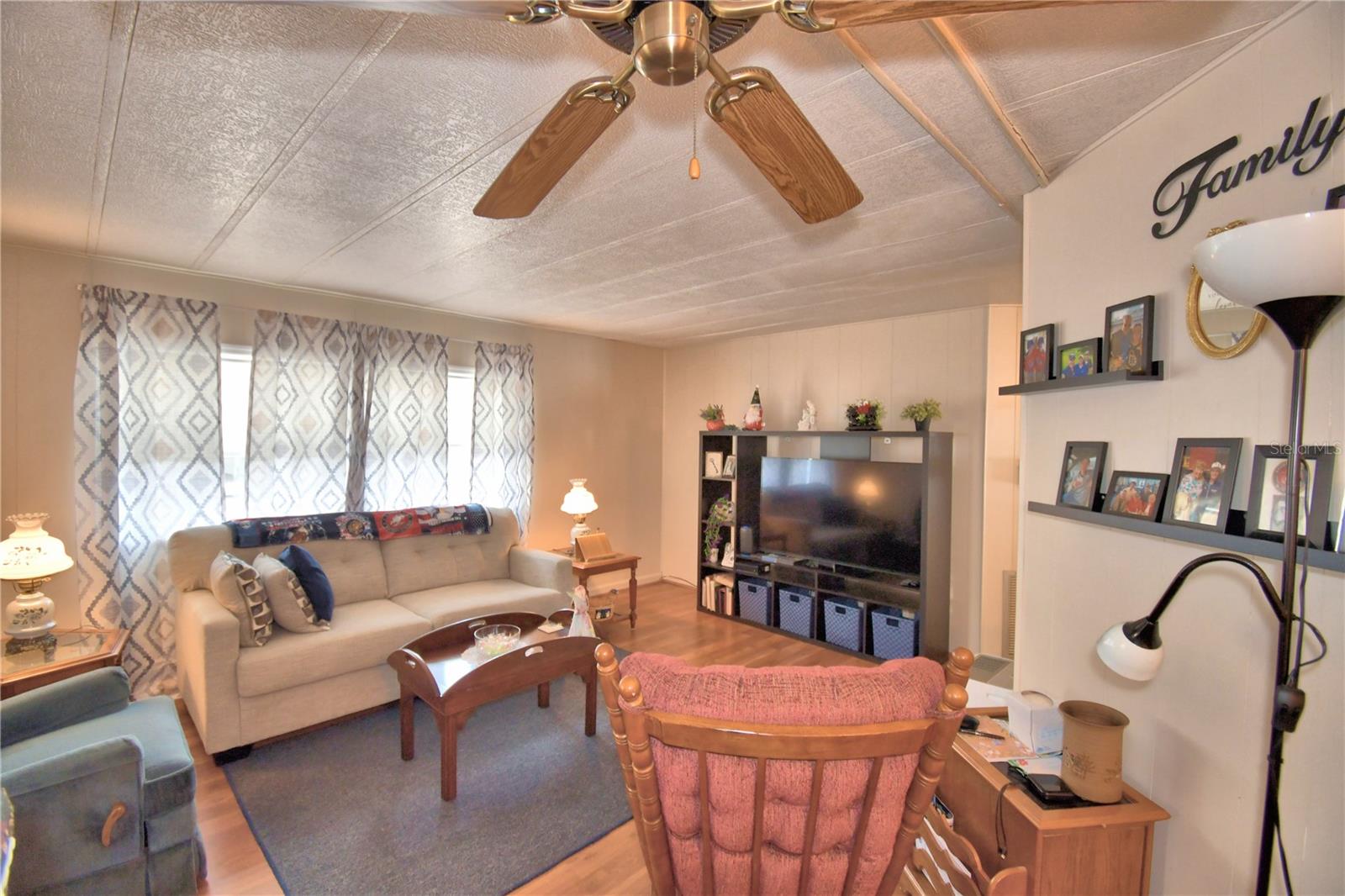 4918 Rosewood St Property Photo 14