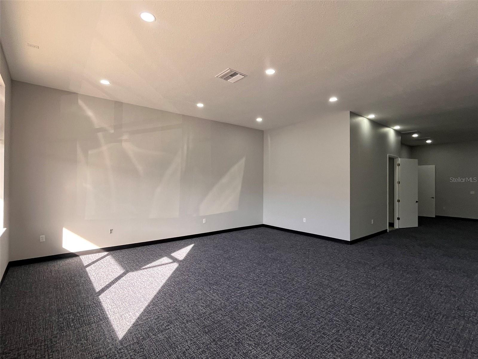 2019 21 St Nw Property Photo 4