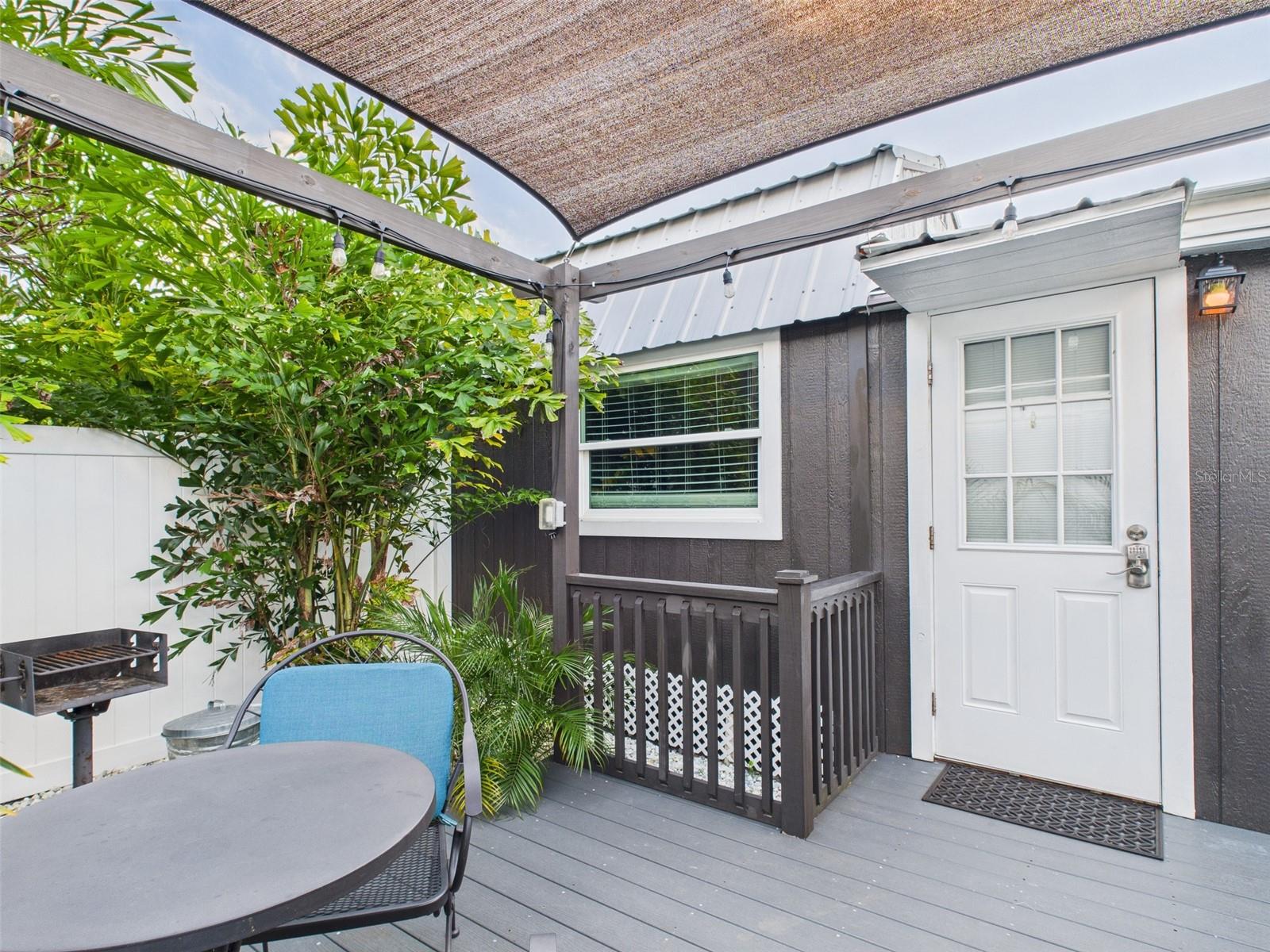 221 1st St Property Photo 6