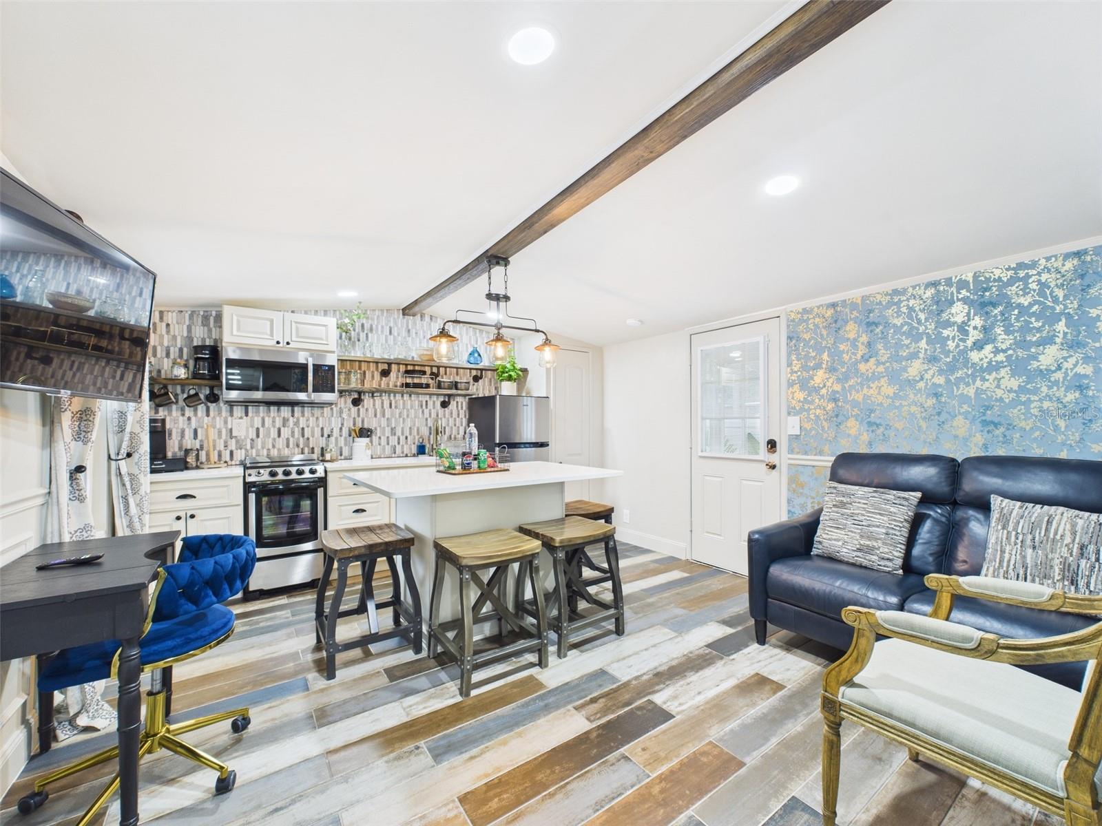 221 1st St Property Photo 59