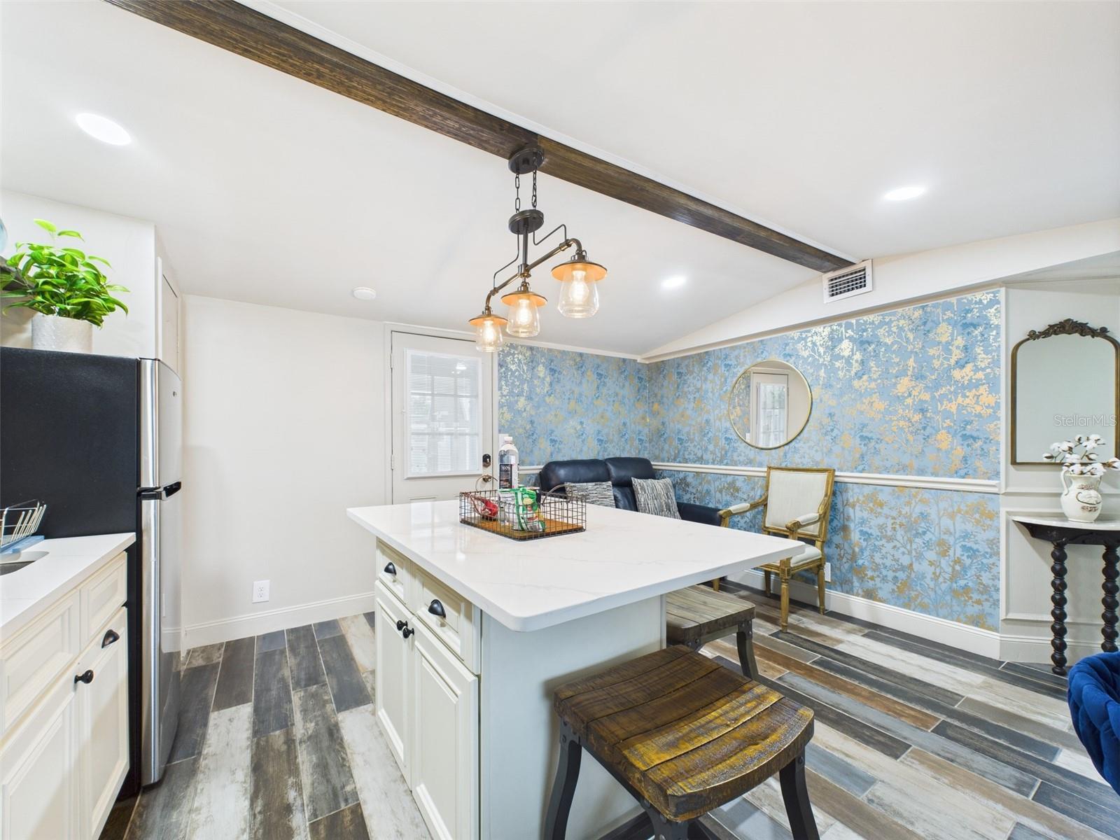 221 1st St Property Photo 65