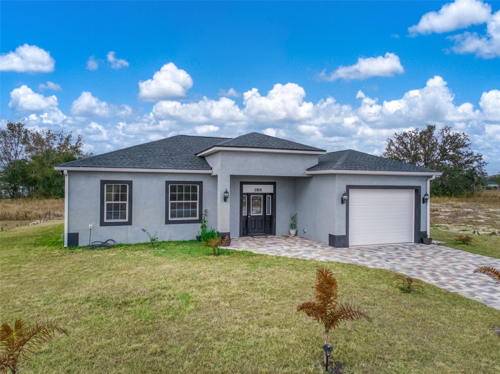 189 N Oleander Dr Property Photo 1
