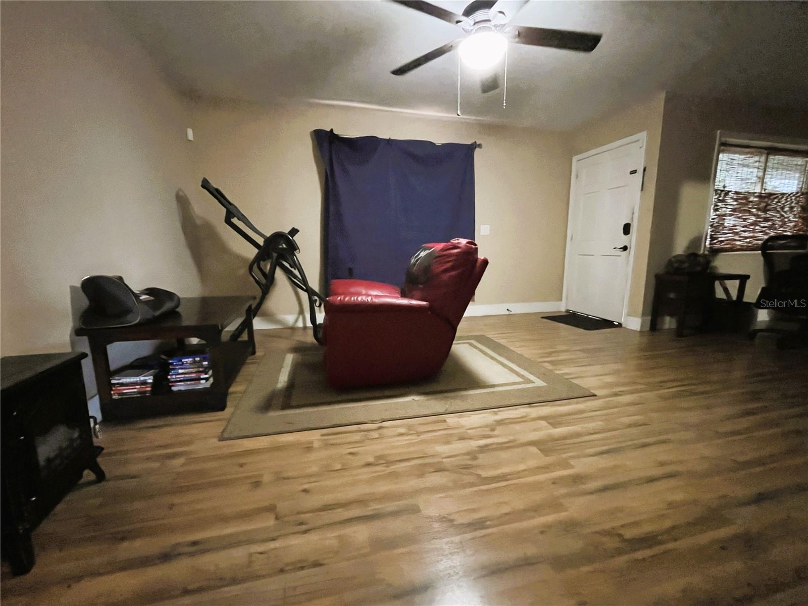 121 Maris Ct Property Photo 6