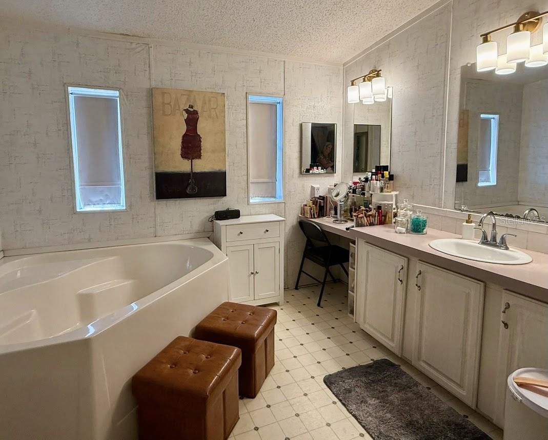 4817 Rollinglen Loop W Property Photo 14