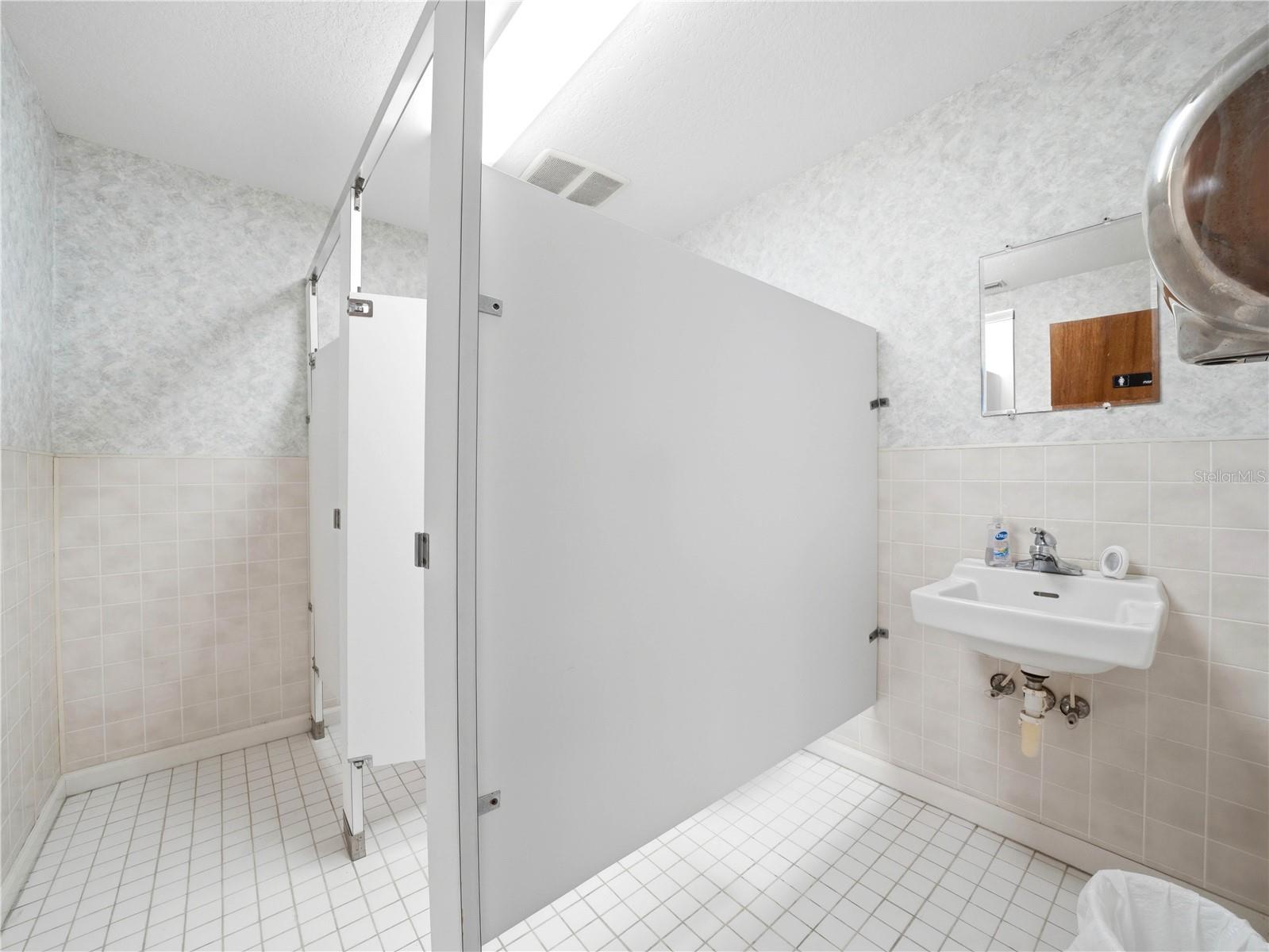 601 Imperial Blvd Property Photo 11
