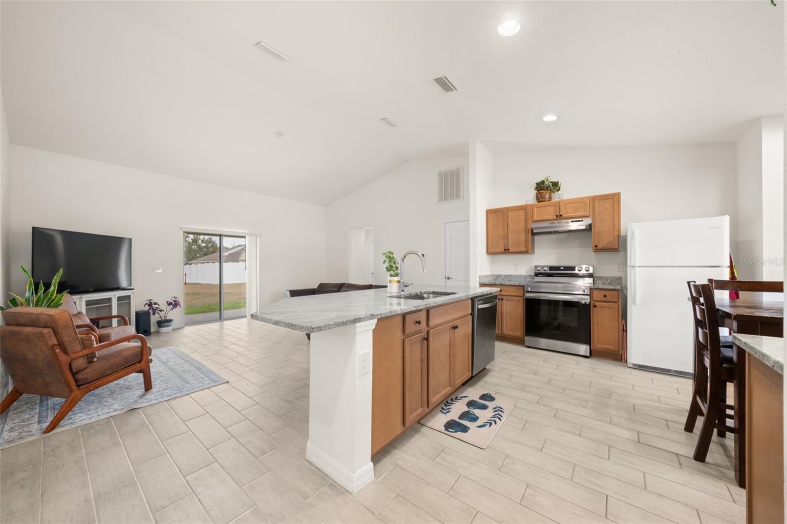 1204 Ridge Dr Property Photo 6