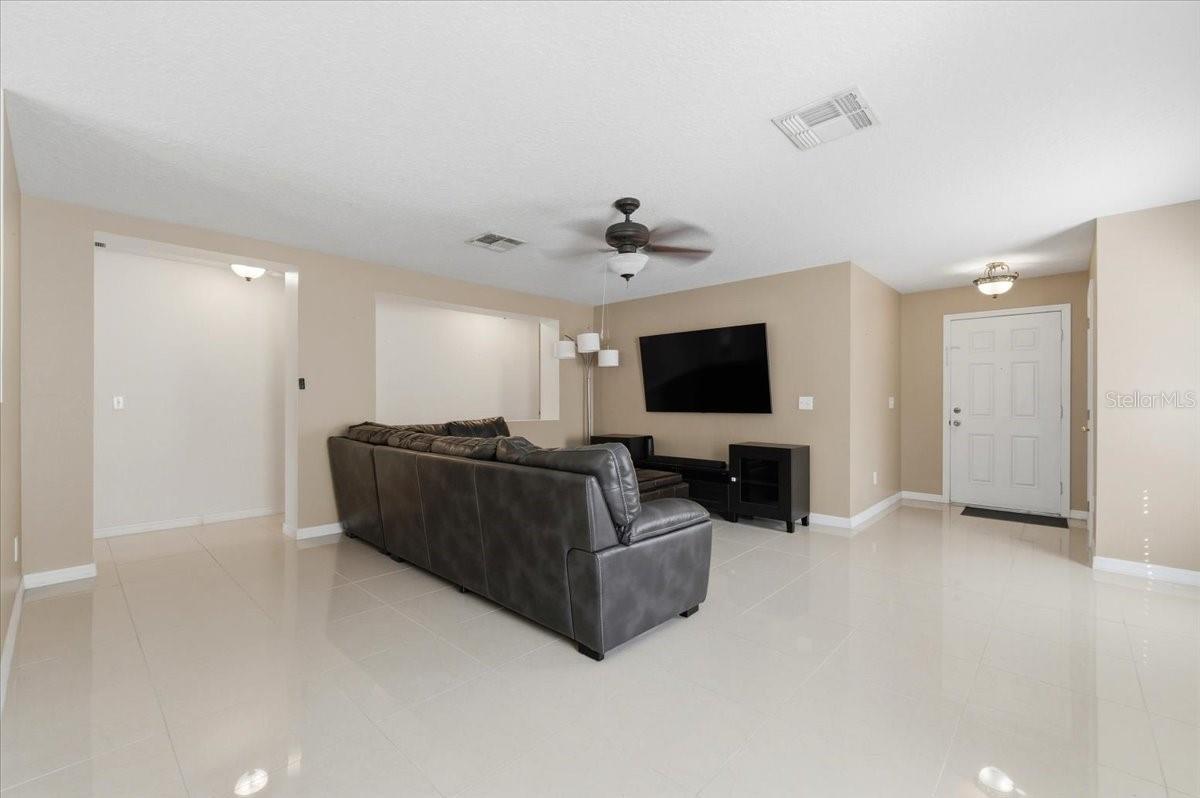 14852 Pellicer Dr Property Photo 4