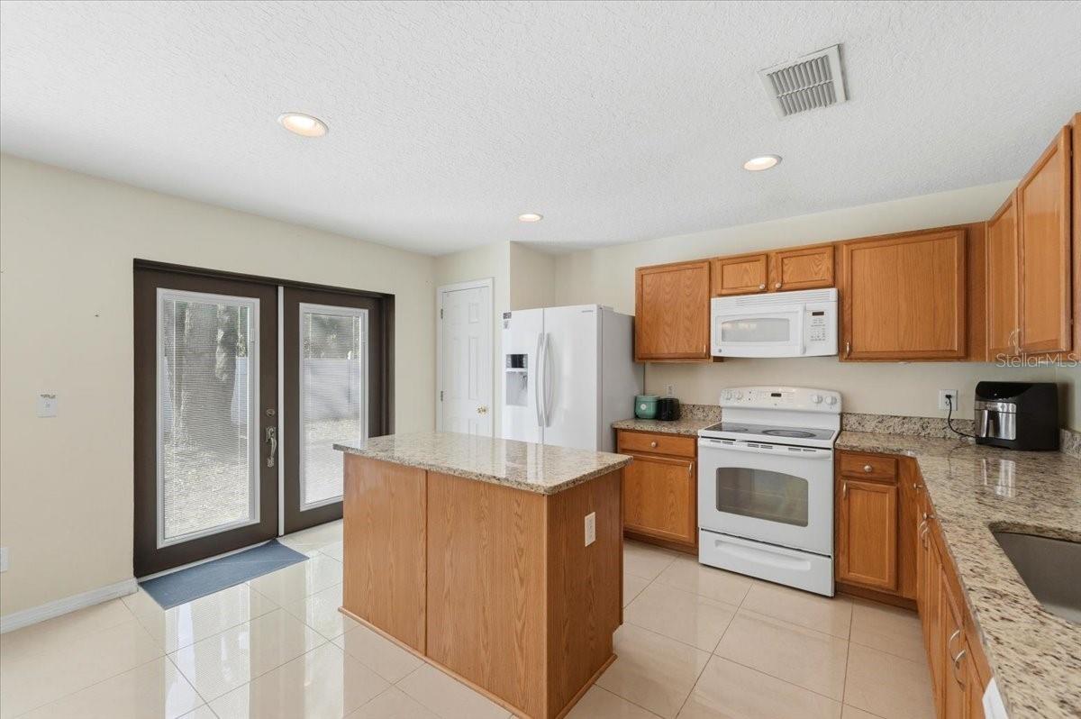 14852 Pellicer Dr Property Photo 8