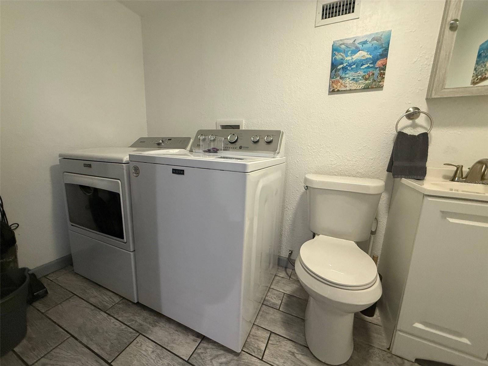 907 N Wabash Ave Property Photo 36
