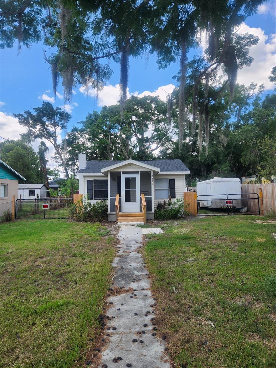 2429 Lakeview St Property Photo 2