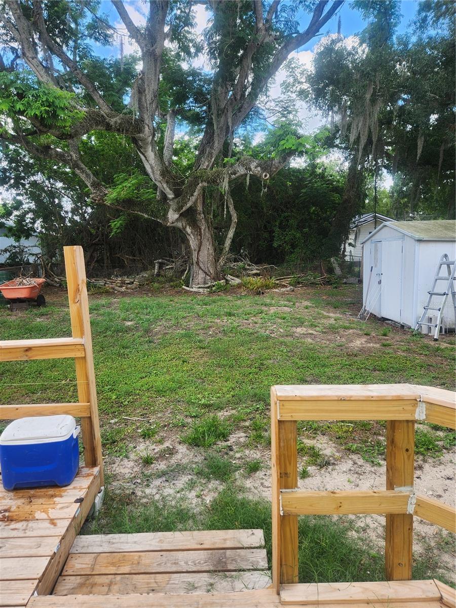 2429 Lakeview St Property Photo 6