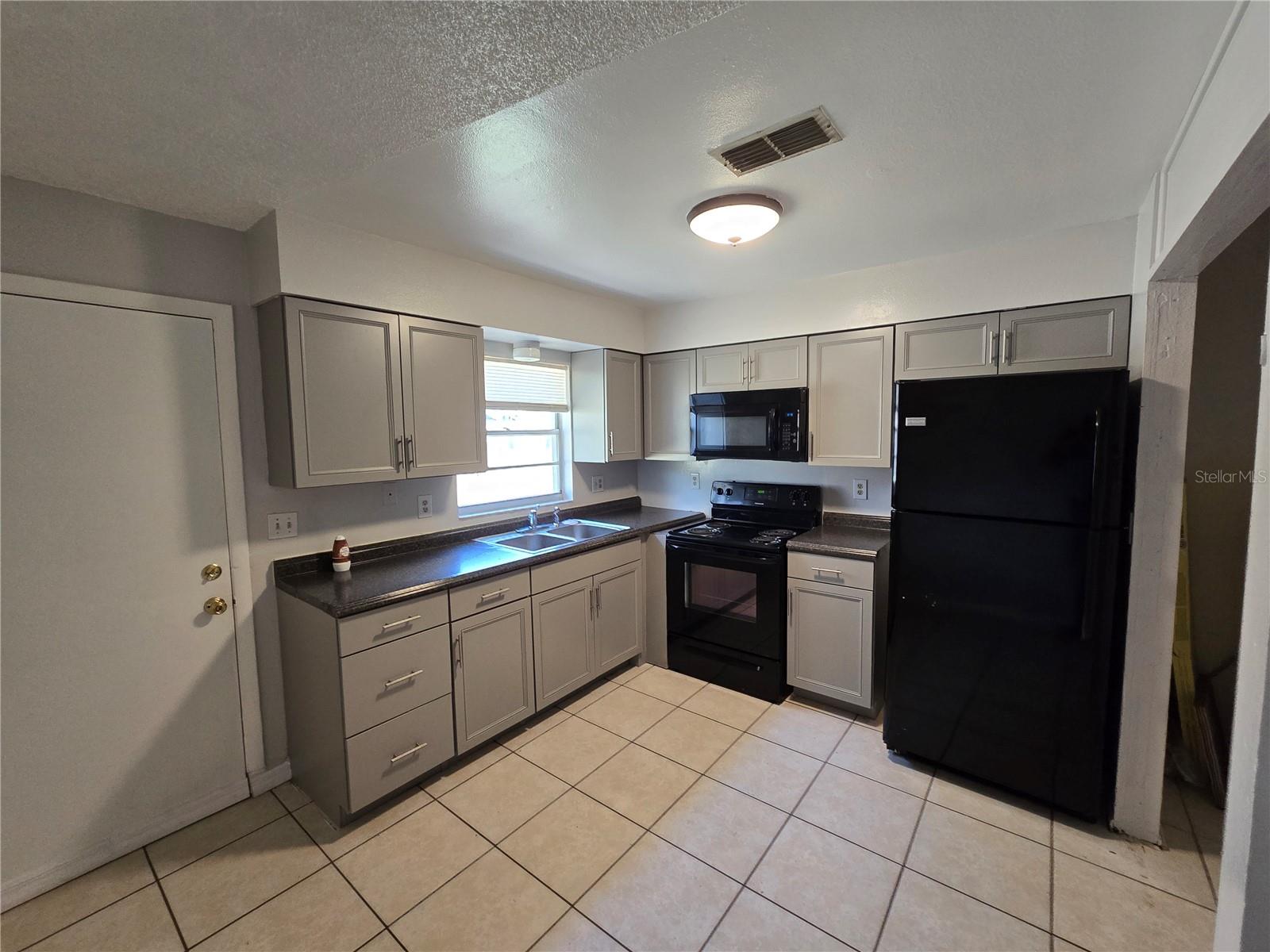 5667 Struthers Ct Property Photo 4