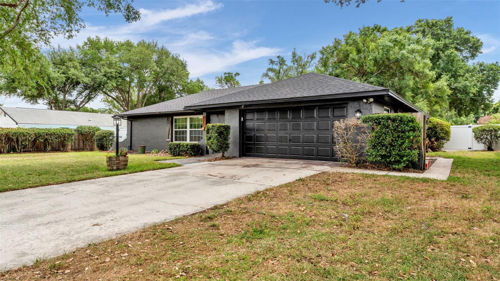 4301 Orangewood Loop E Property Photo 2