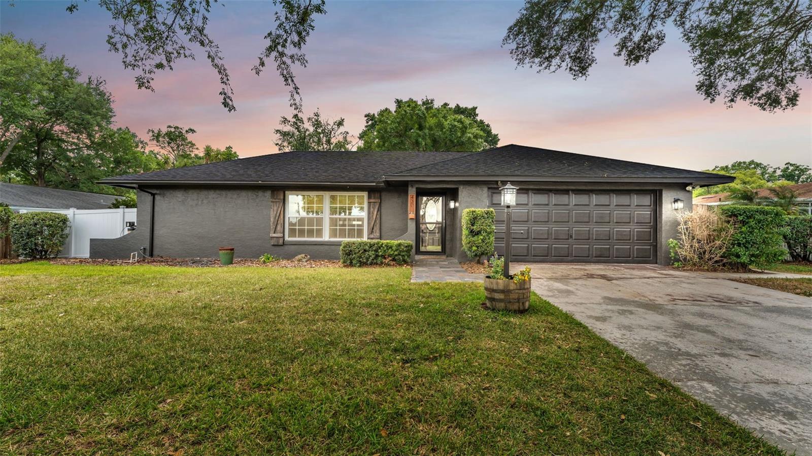 4301 Orangewood Loop E Property Photo 3
