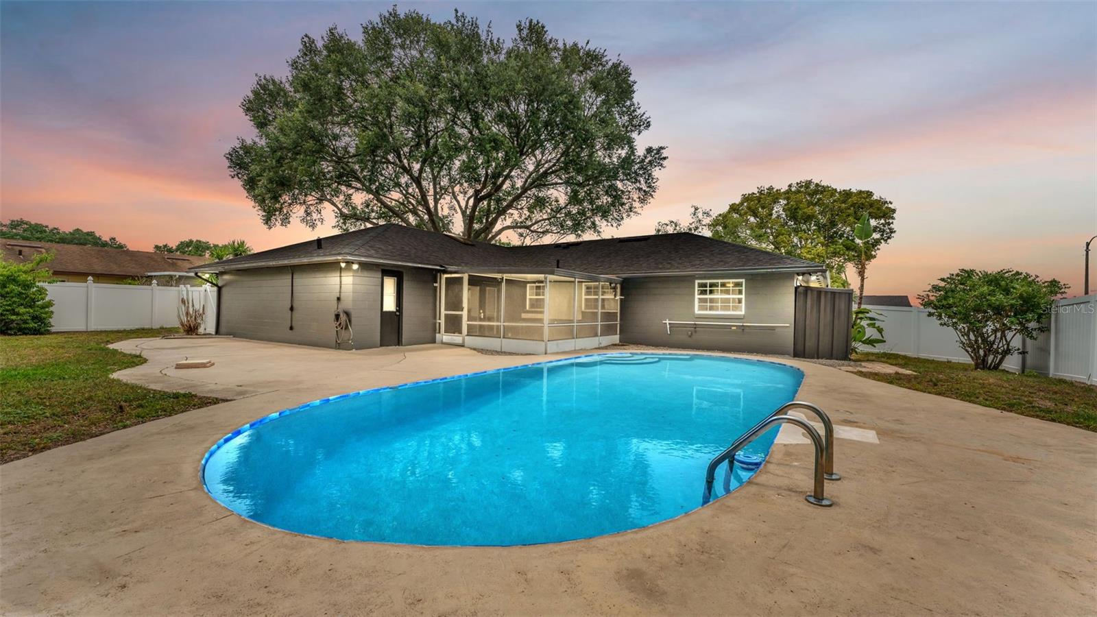 4301 Orangewood Loop E Property Photo 4