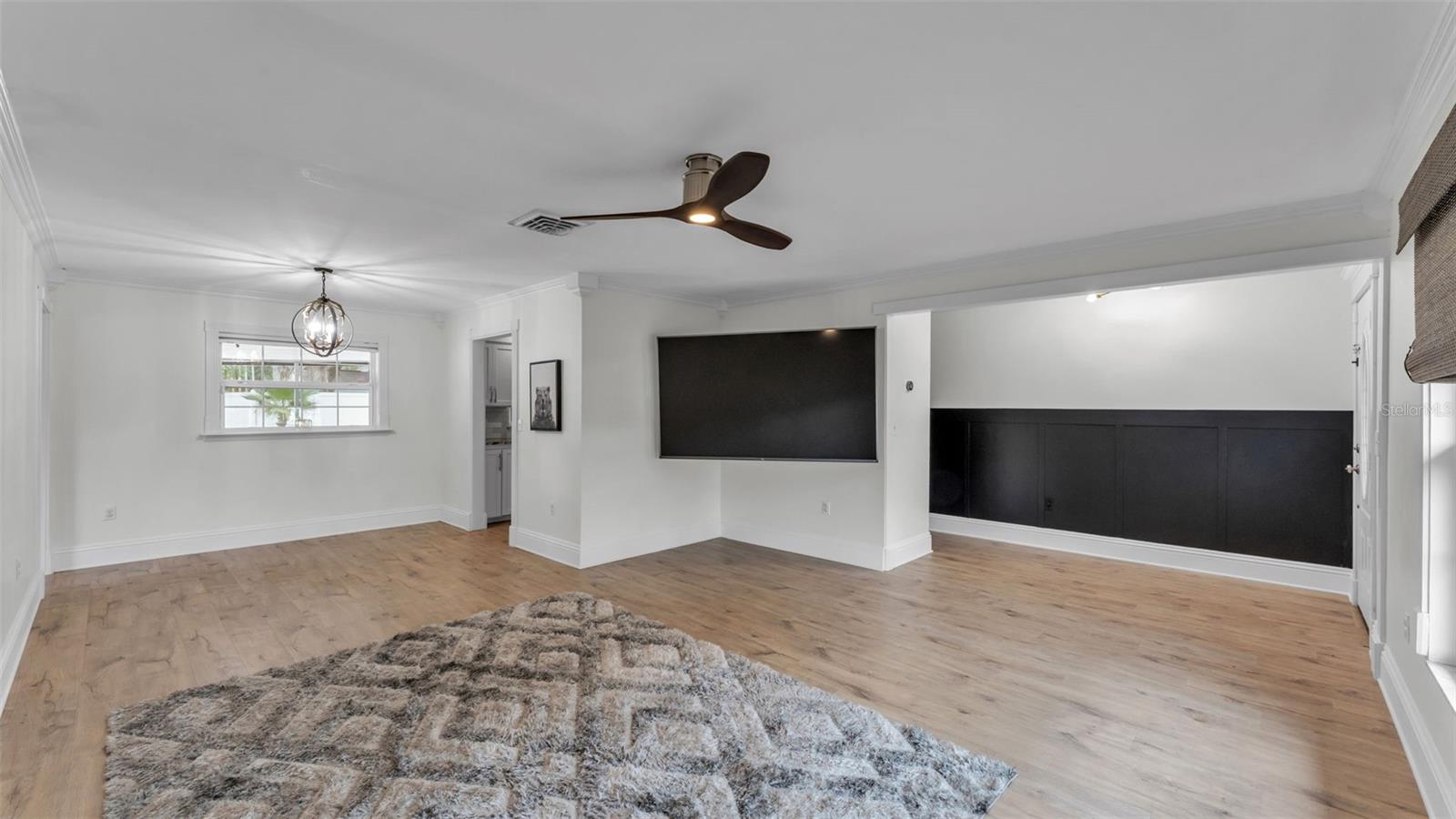 4301 Orangewood Loop E Property Photo 14