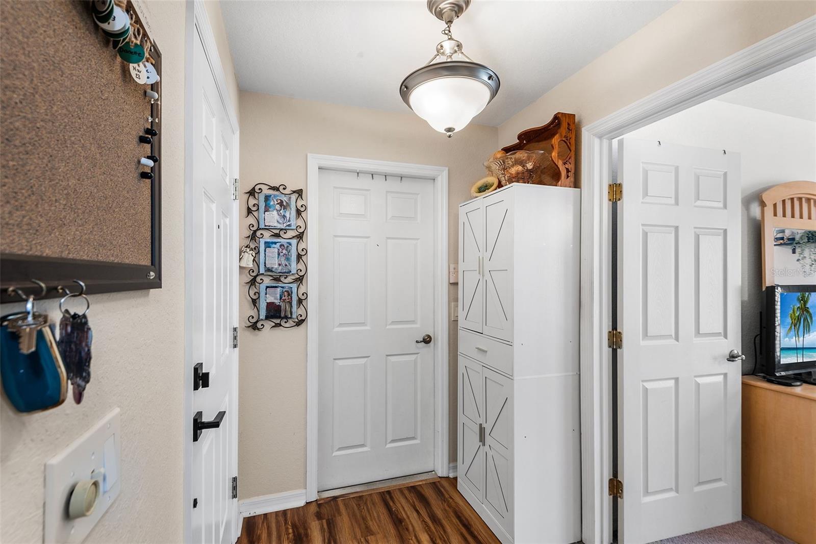 4436 Turnberry Ln Property Photo 3