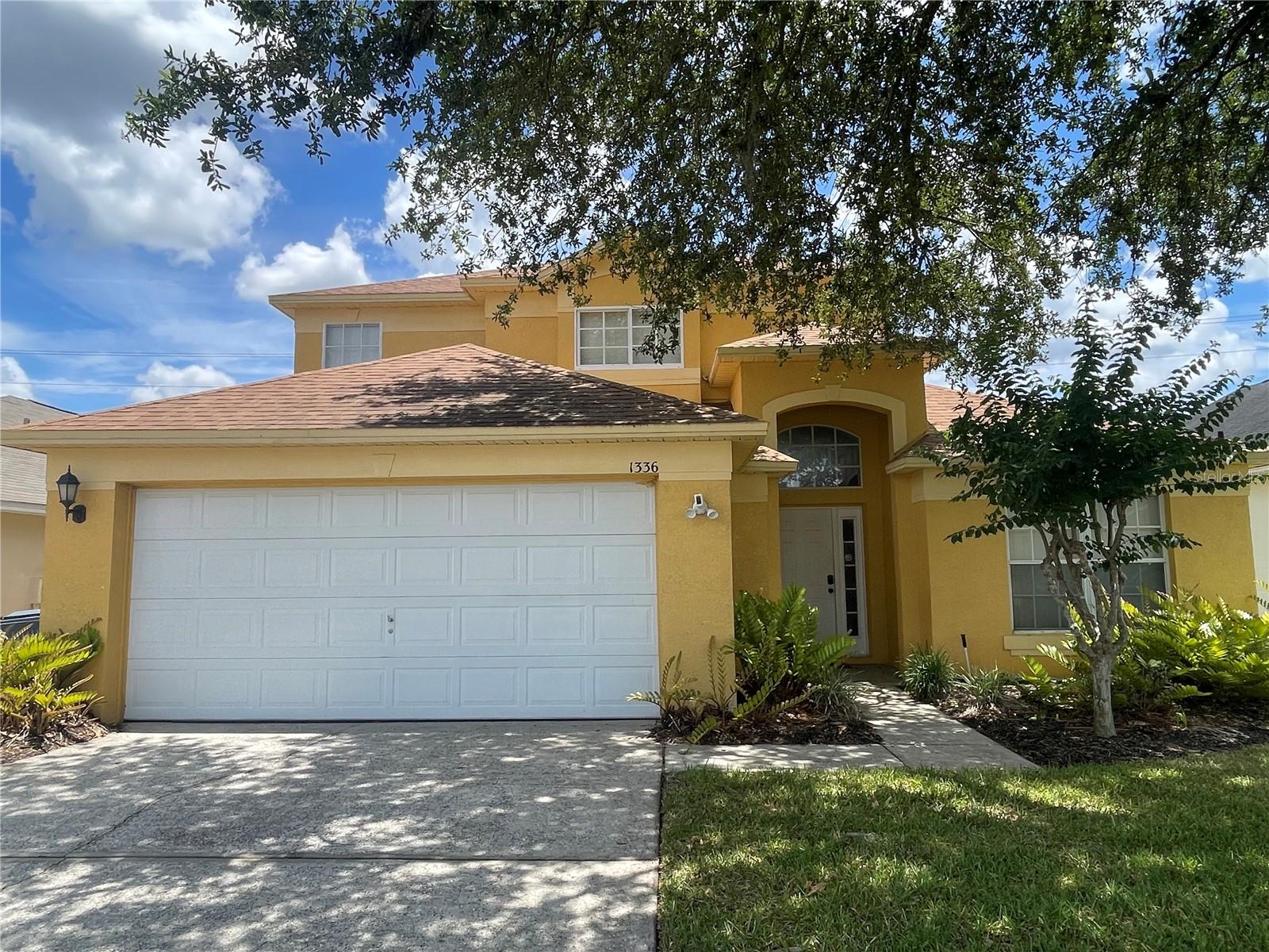 1336 Casterton Cir Property Photo 3