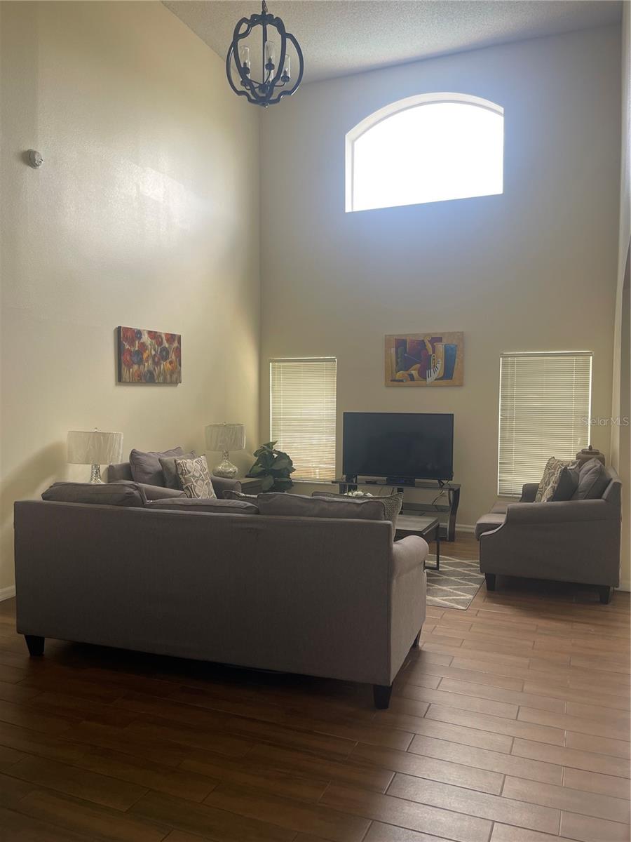 1336 Casterton Cir Property Photo 7