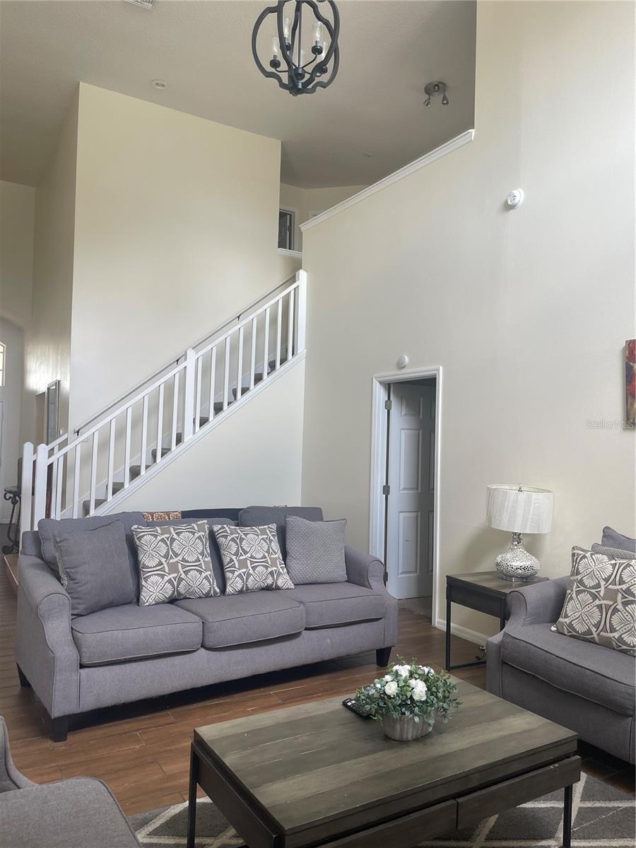 1336 Casterton Cir Property Photo 8