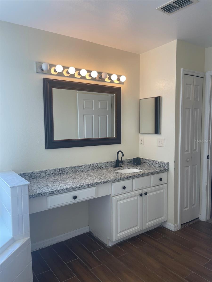 1336 Casterton Cir Property Photo 28