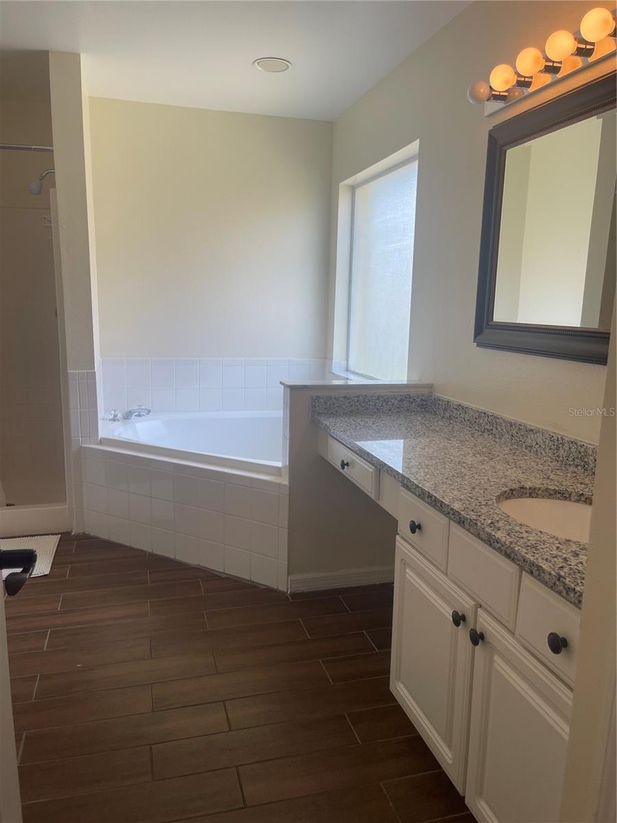 1336 Casterton Cir Property Photo 29