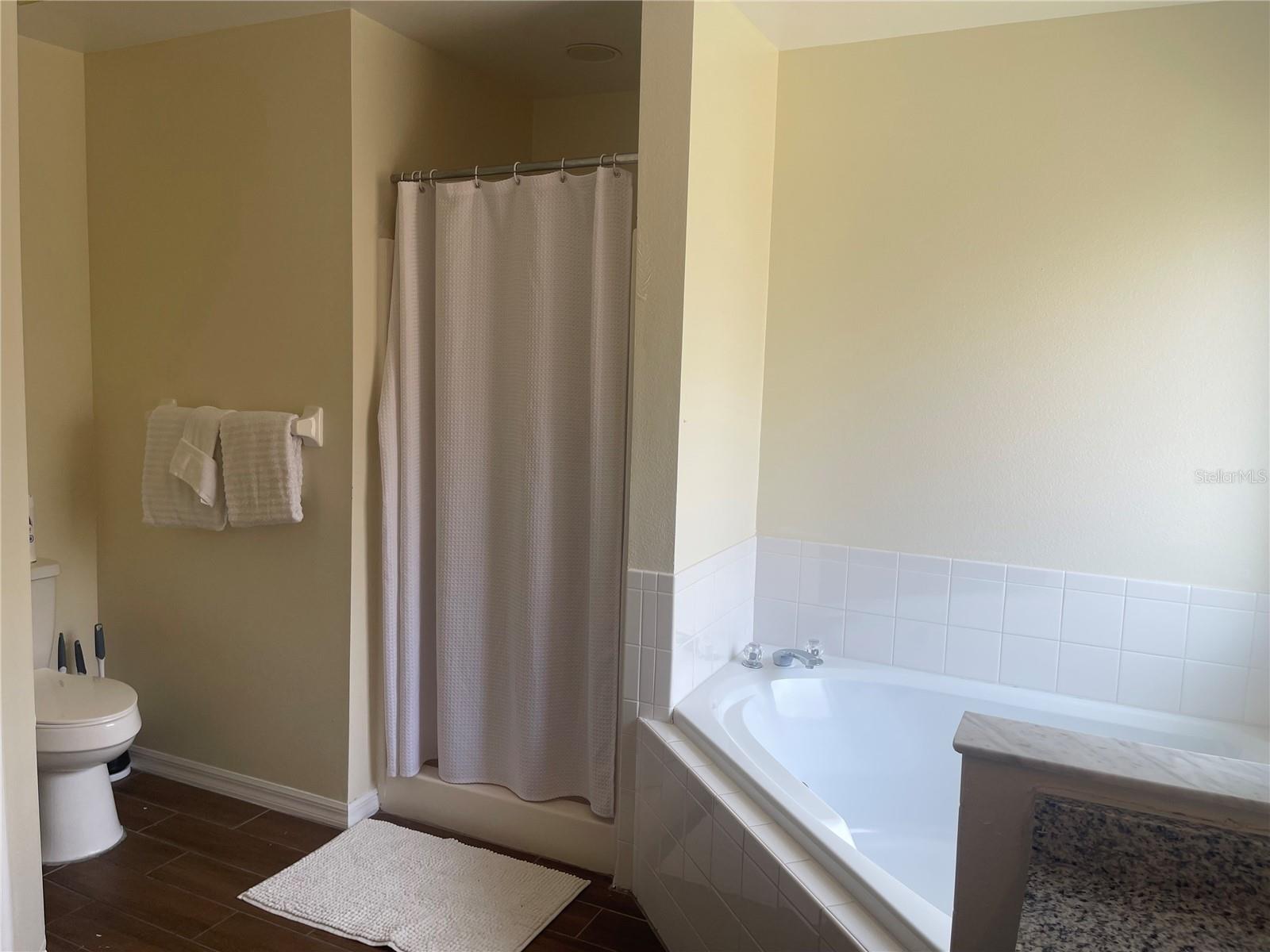 1336 Casterton Cir Property Photo 31