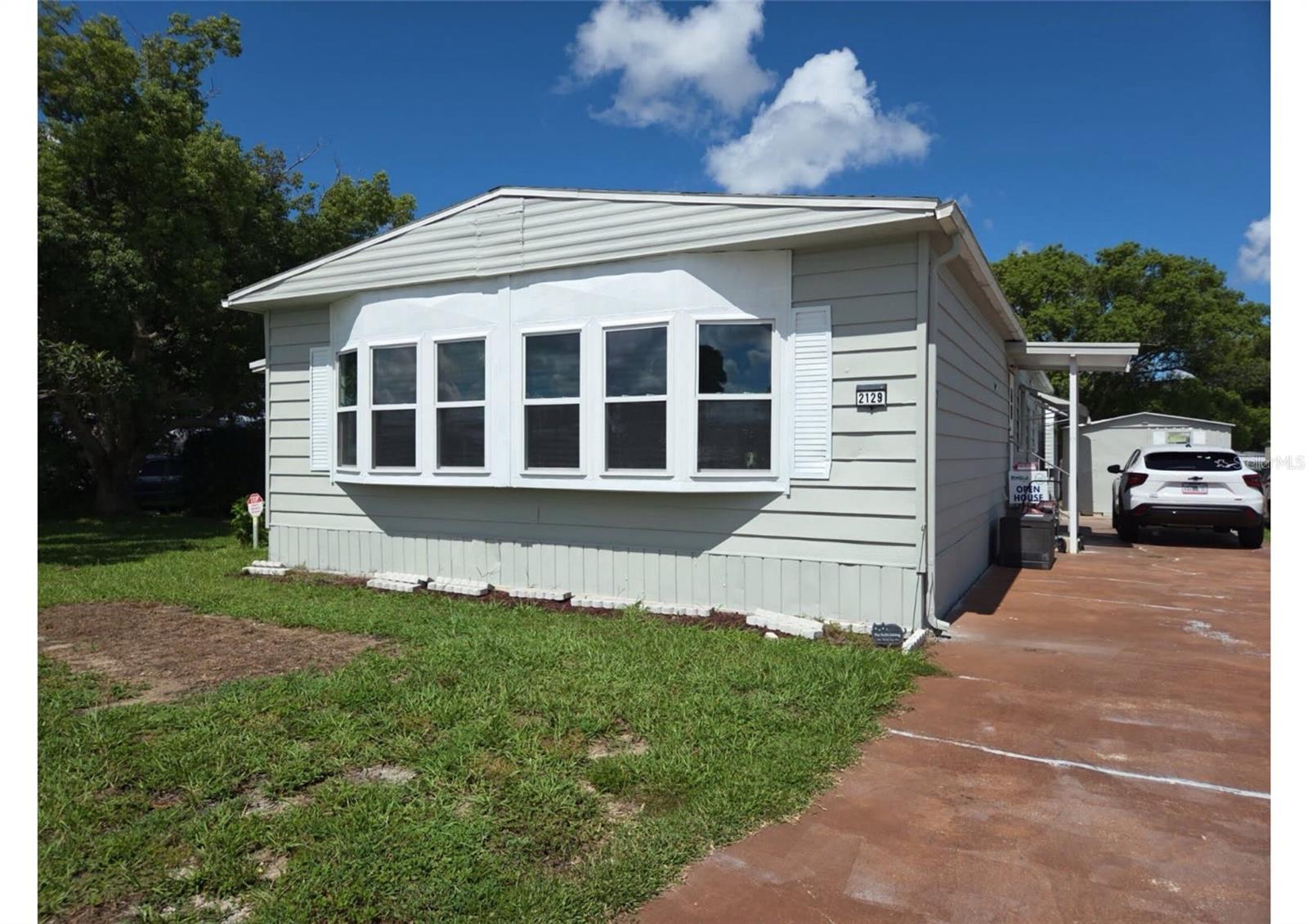 2129 Lois Blvd Property Photo 1