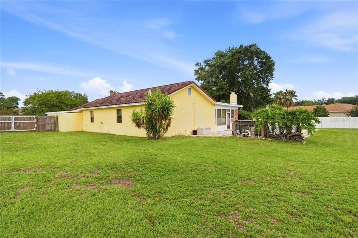 7026 Willow Run Loop Property Photo 8