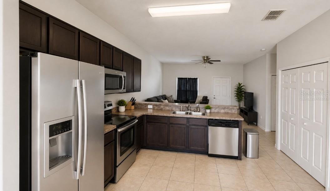 828 Abbeville Ct Property Photo 6