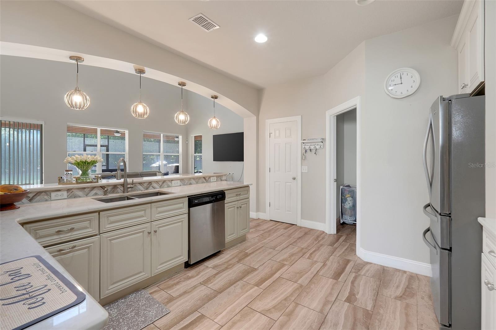 11045 Lemay Dr Property Photo 19