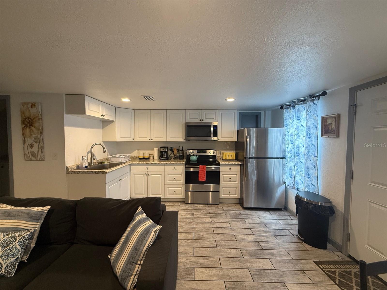 907 N Wabash Ave Property Photo 27