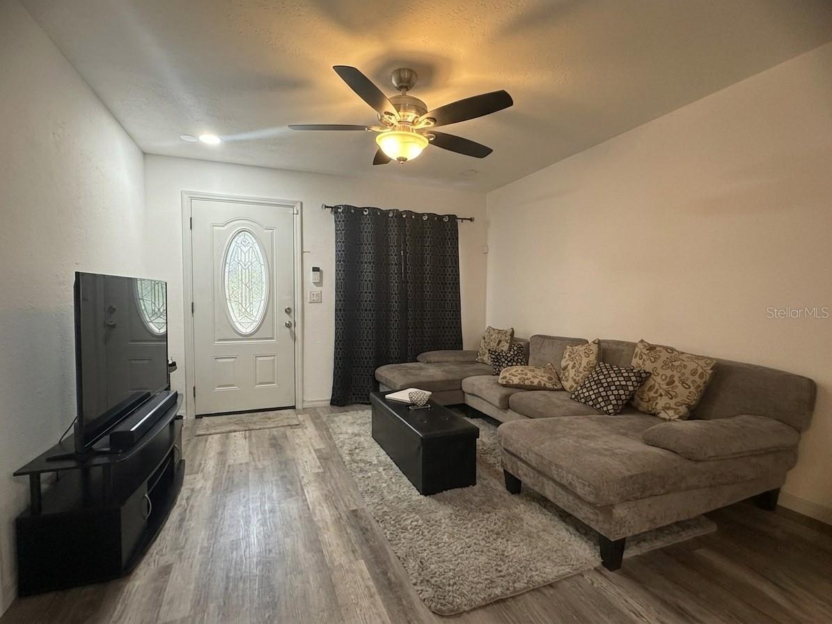 636 Rainbow Blvd Property Photo 2
