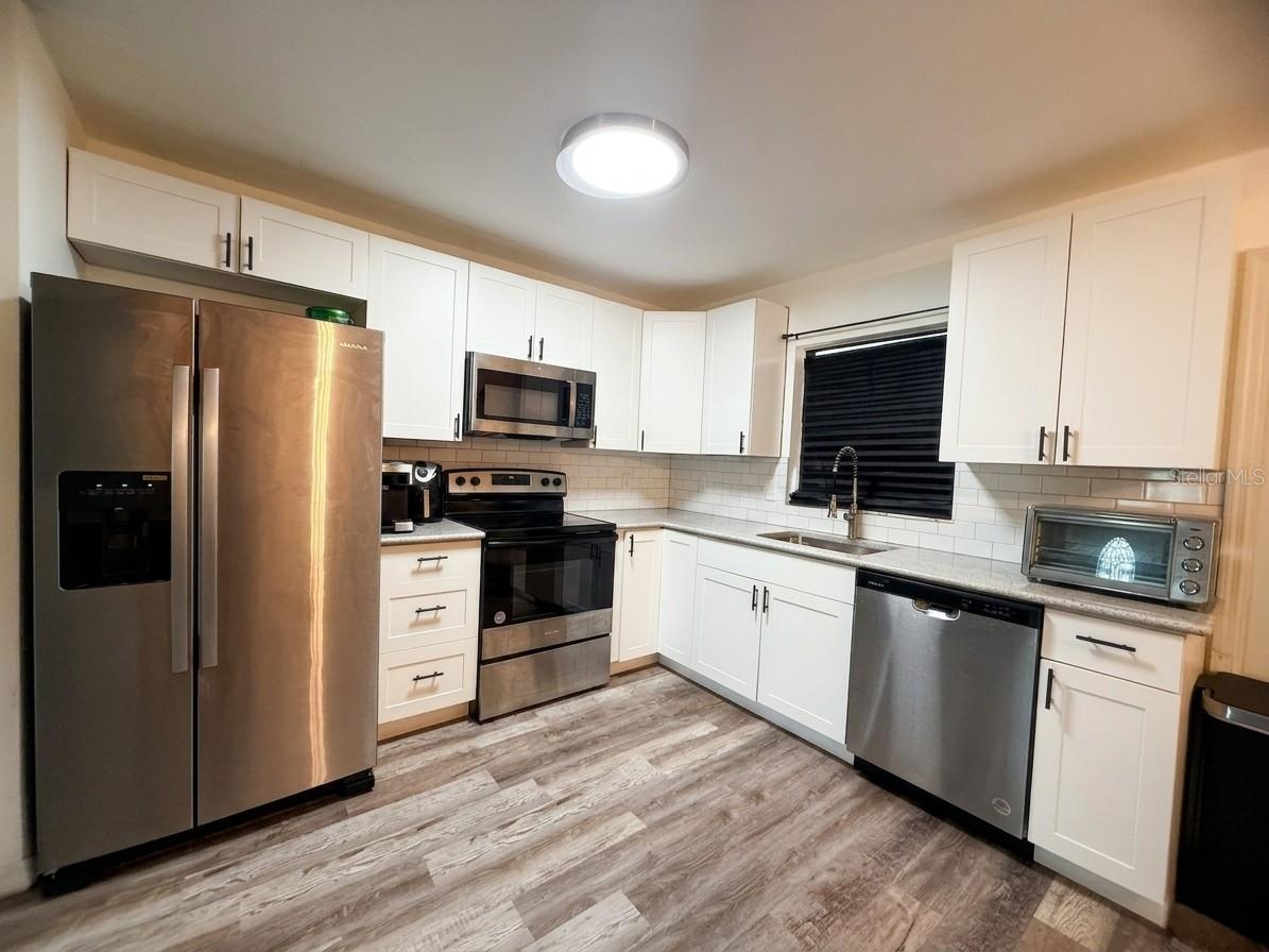 636 Rainbow Blvd Property Photo 3