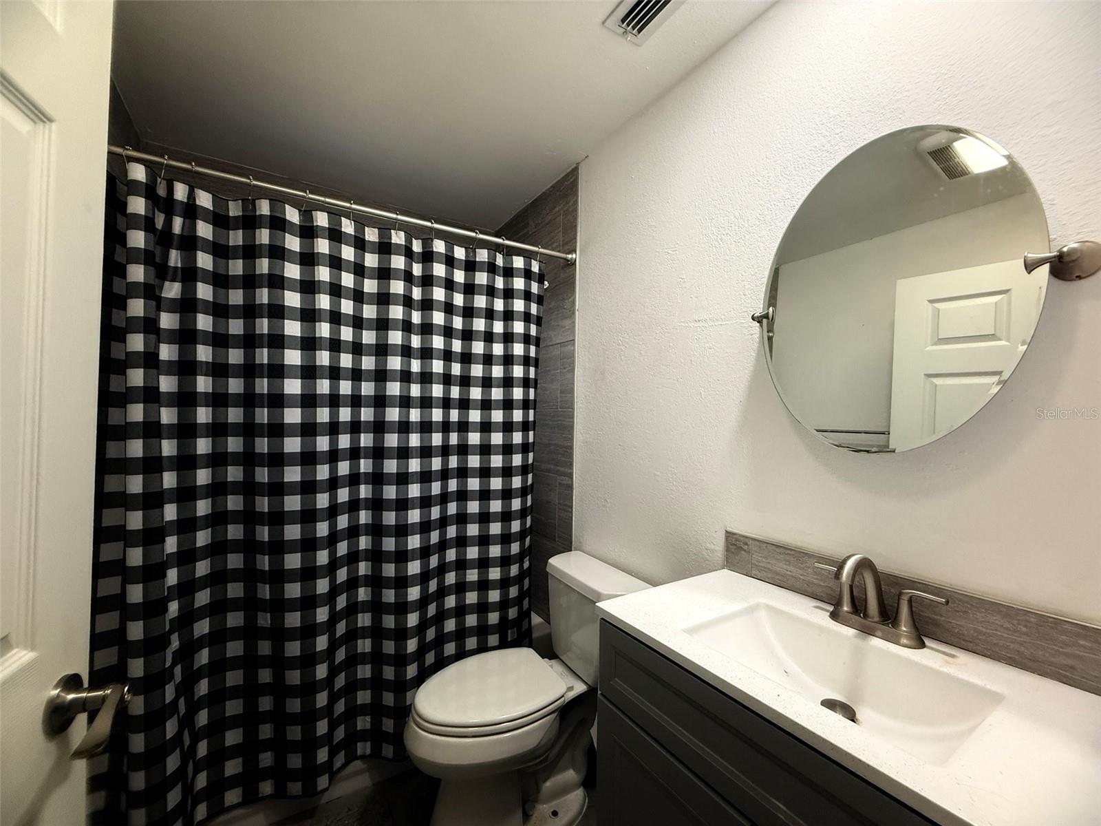 636 Rainbow Blvd Property Photo 8