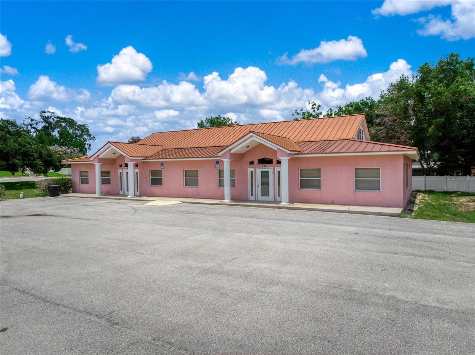 401 W INTERLAKE BLVD